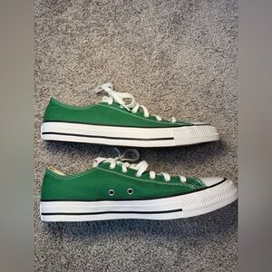 NIB Converse Chuck Taylor All Star Low Top Canvas Sneakers, Sz Men 8, Women 10